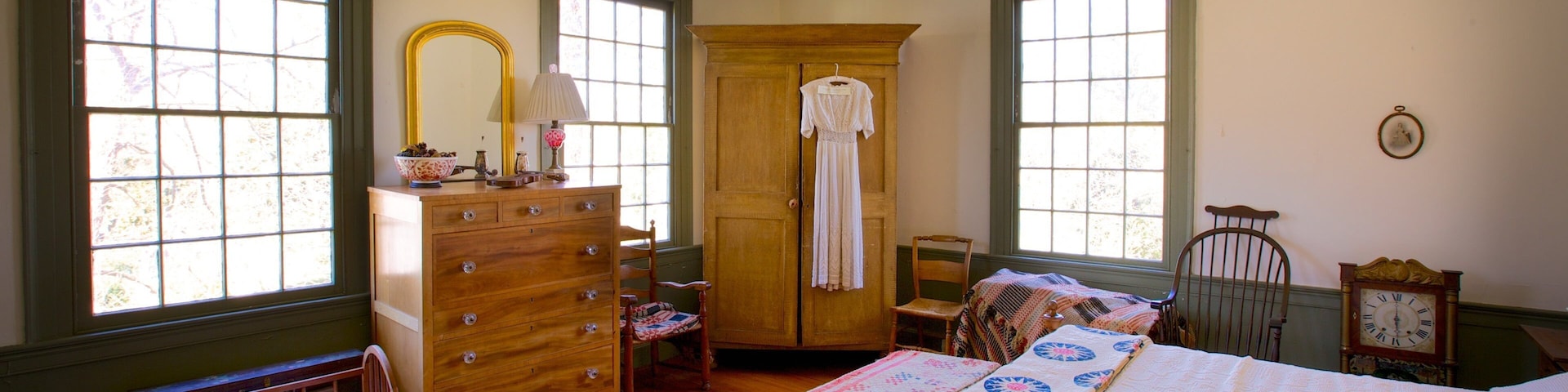 Manoir de Poplar Hill qui includes maison et vues intérieures