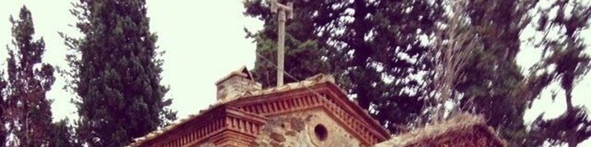 The ghost town of Buriano was abandoned twice: once during the Italian economic miracle âwhen its population, made of farmers, moved to towns to find a job within the uprising industrial sector- and then again during the 1990s, after a failed attempt to revitalize Buriano through the development of tourism offer.
Read my article here: http://www.blocal-travel.com/urbex/abandoned-place/abandoned-tuscany-html/