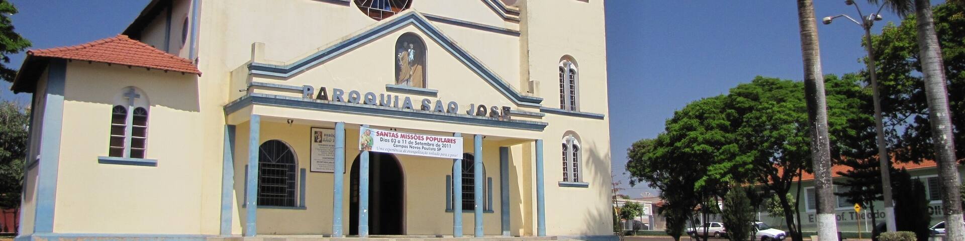 Old church and its square in a country town in Brazil - Campos Novos Paulista/SP