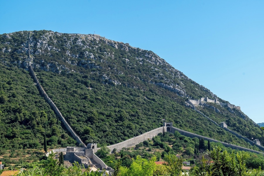 The Walls of Ston, originally more than 7 kilometres long, that surrounded and protected the city. Their construction was begun in 1358.
#ston #Croatia #croatialife #croatianow #croatiatodo #igerscroatia #onlycroatia #visitcroatia #wonderlustcroatia #unlimitedcroatia #lovecroatia #croatia_instagram #croatia_photography #igerscroatia #croatiancoast #croatialove #CroatiaFullOfLife #travelingram #instatraveling #travelphotography #travel #travelgram #instagrammers #town #nature #mountain #walls #map_of_europe #WorldPlaces #PassionPassport