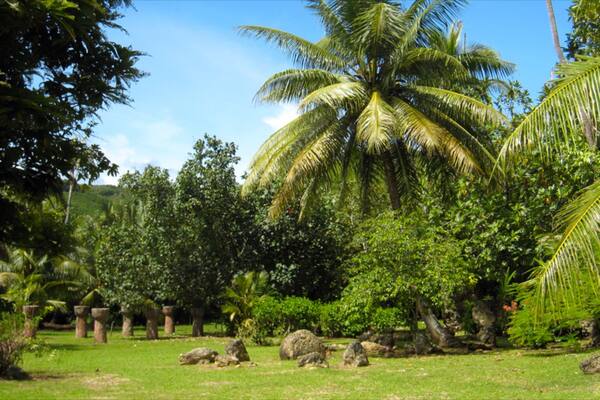 Latte Stone Park mit einem Garten