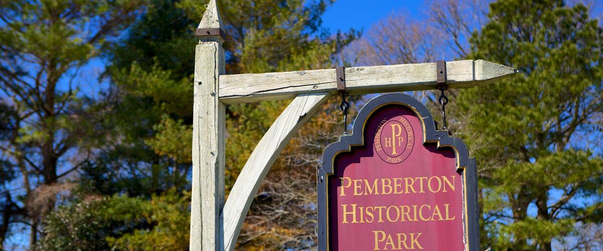 Công viên Lịch sử Pemberton trong đó bao gồm biển hiệu