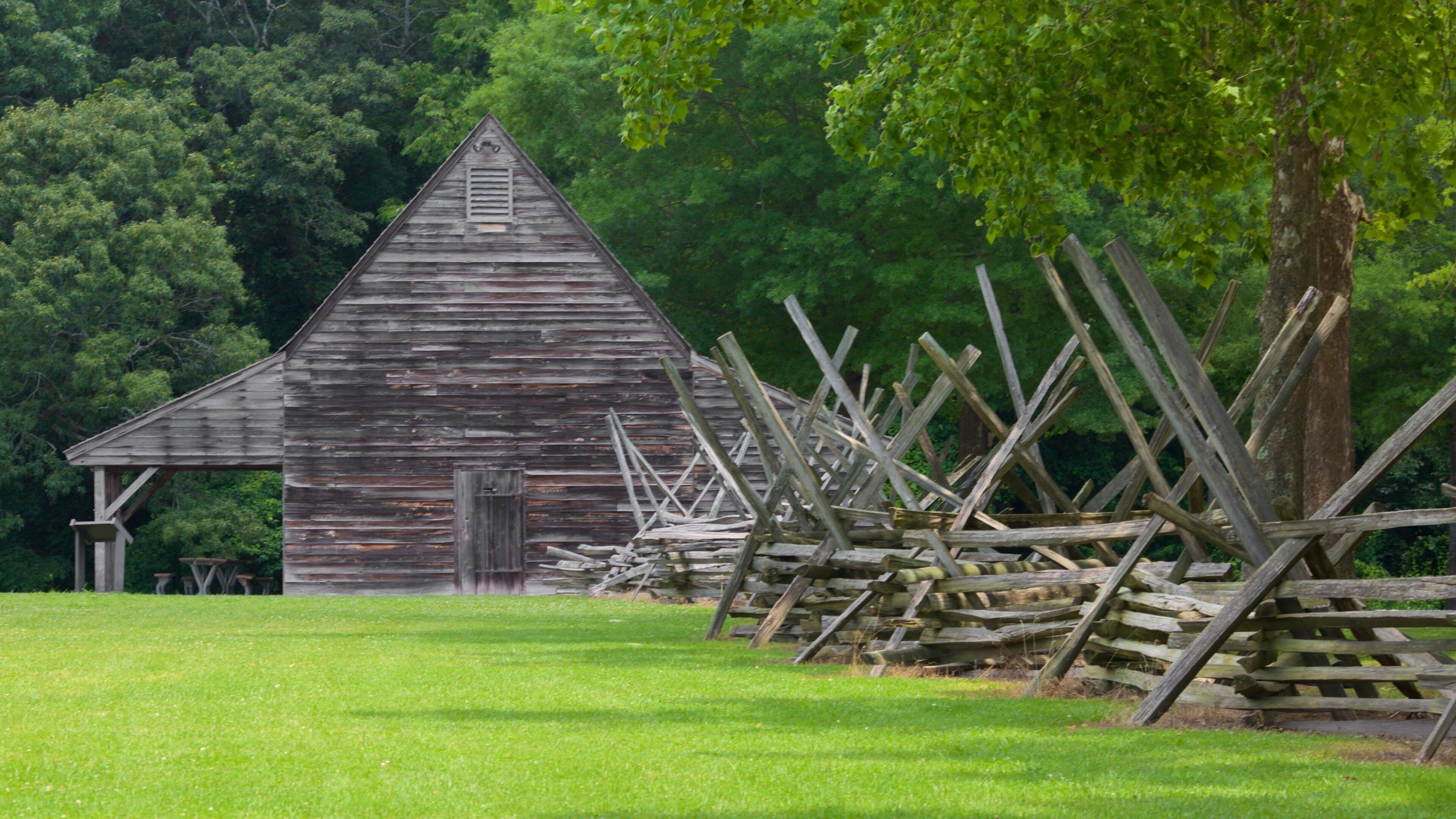 Pemberton Historical Park showing heritage elements and a park
