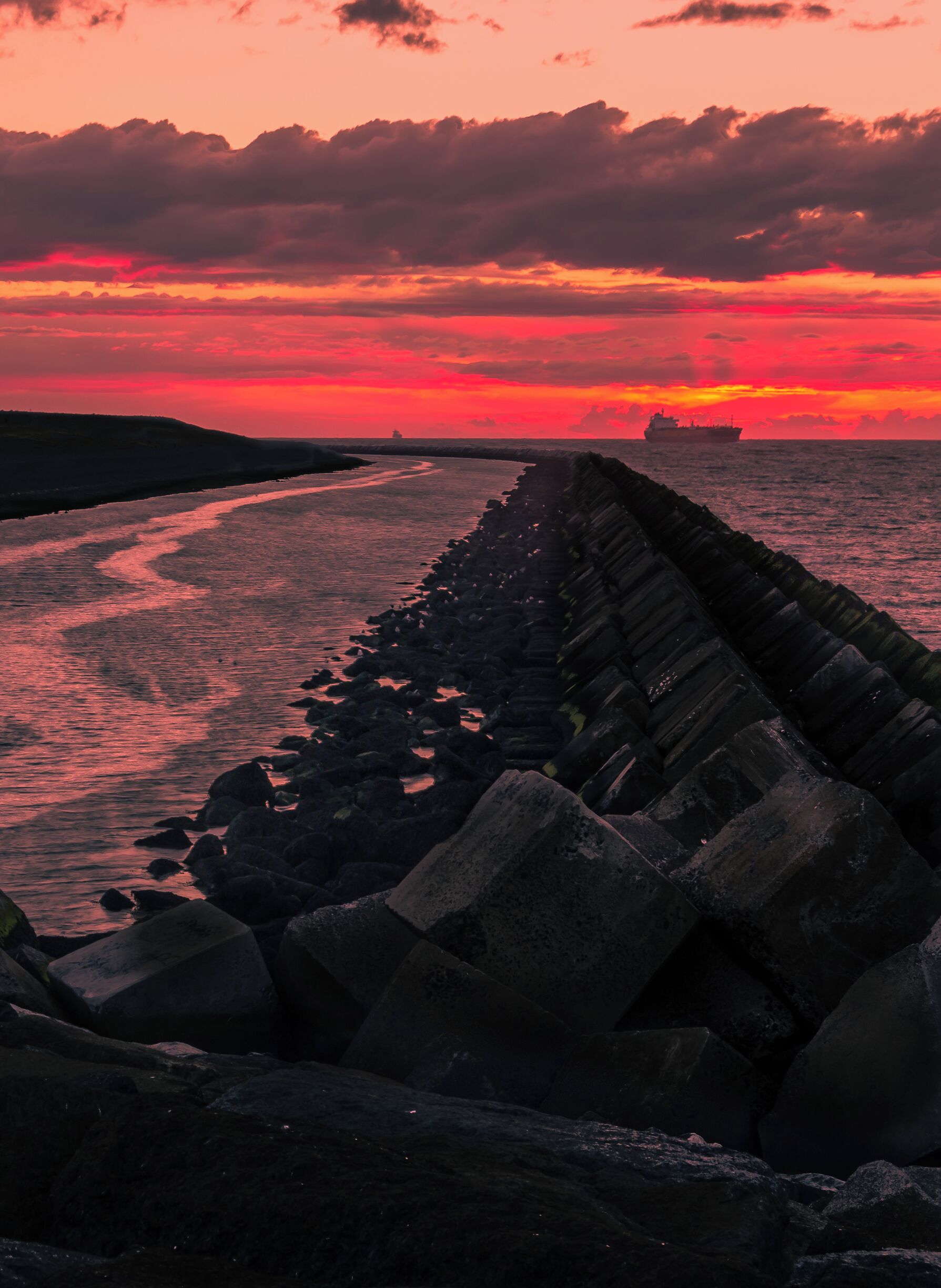 Red sunset

#BvSWater