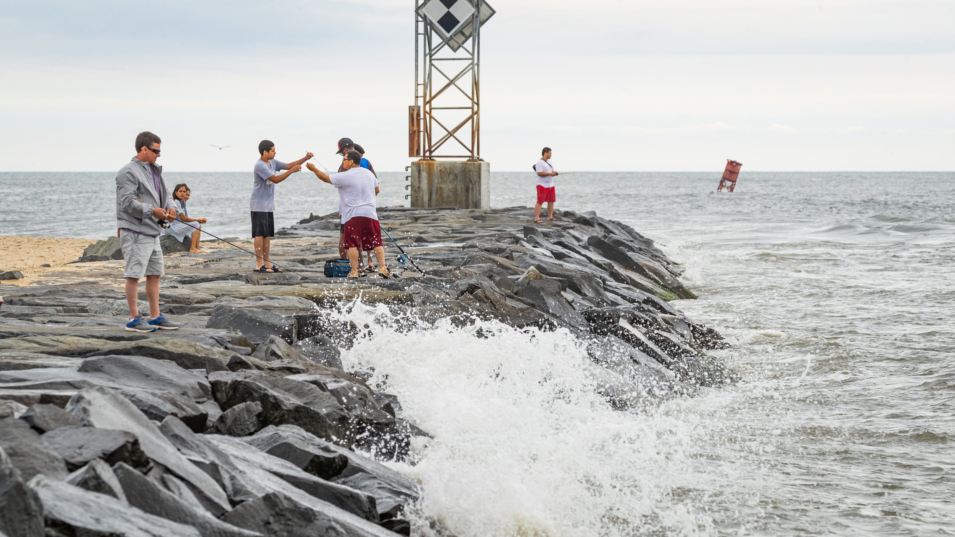 Inlet Park which includes fishing and general coastal views