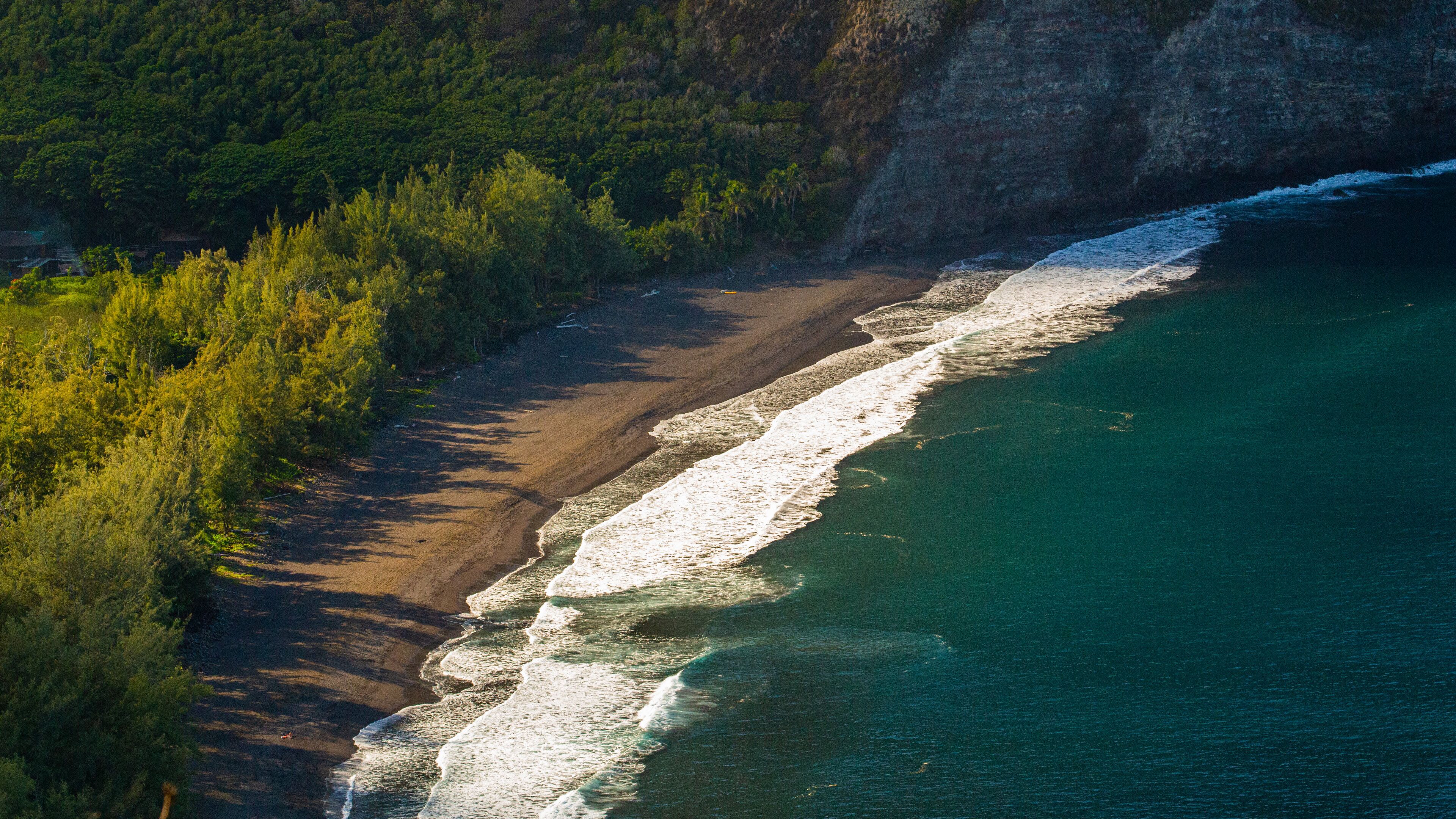 Waipio Valley Lookout which includes general coastal views and landscape views