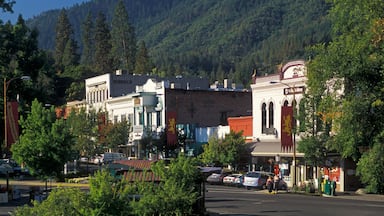 APB2G7 Shops and restaurants on Lithia Plaza at junction with Main Street in Ashland Oregon