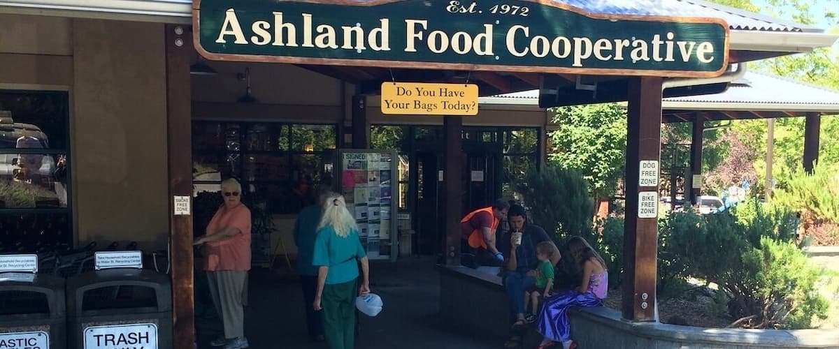 Road trip food!! I loved the burrito bowl (cafe inside!) and some of their grocery items. ✌️
The only downside was the trip from and back to the freeway... left, right, left, right. Way too many turns! We probably lost 20 minutes driving.