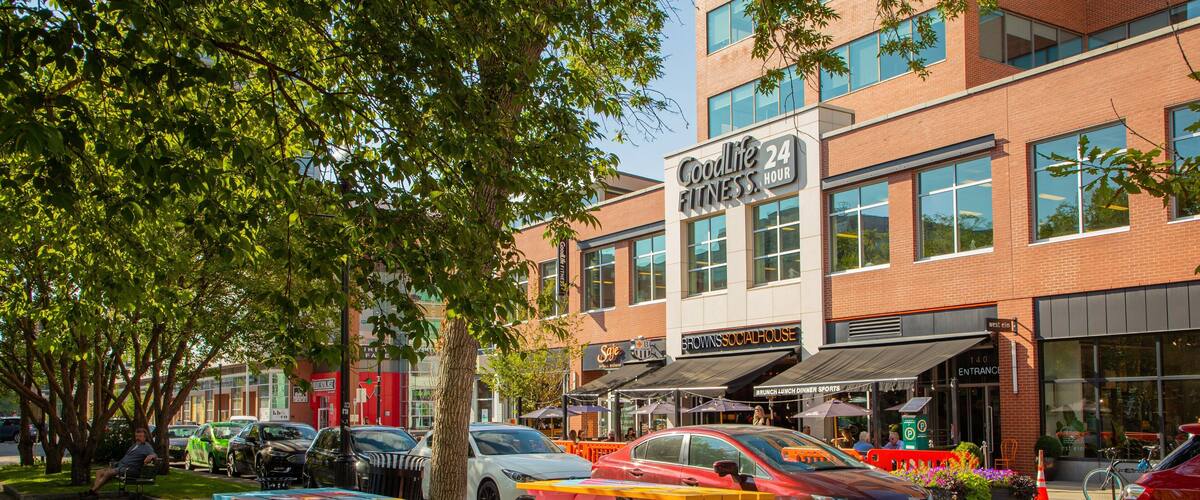 17 Avenue SW featuring a garden