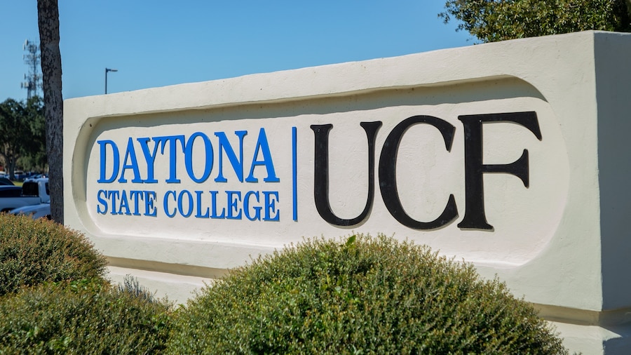 Daytona State College showing signage