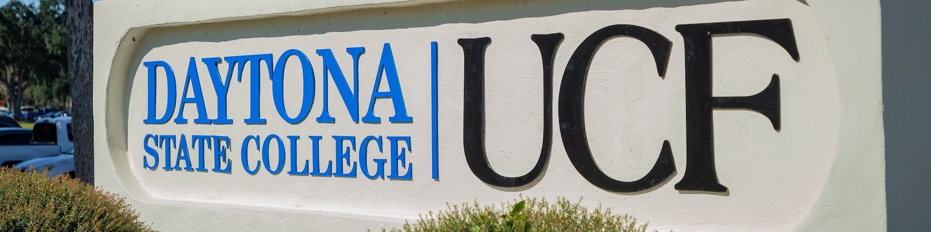 Daytona State College showing signage