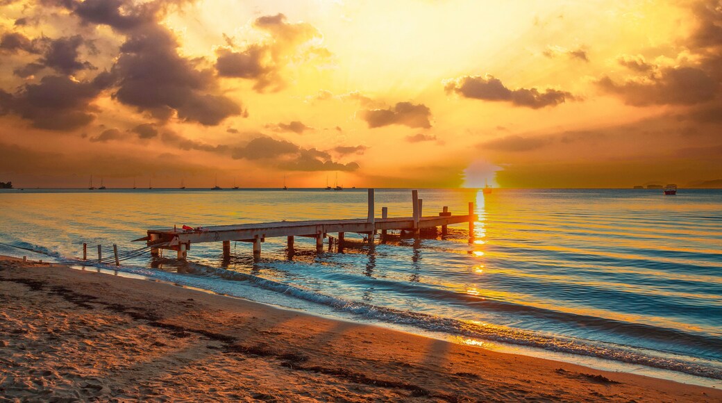 Sunset landscape of West End Beach, Roatan Island. Honduras