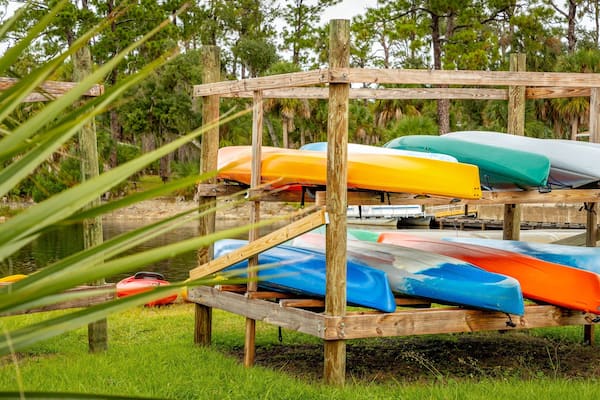 Tomoka State Park showing a lake or waterhole