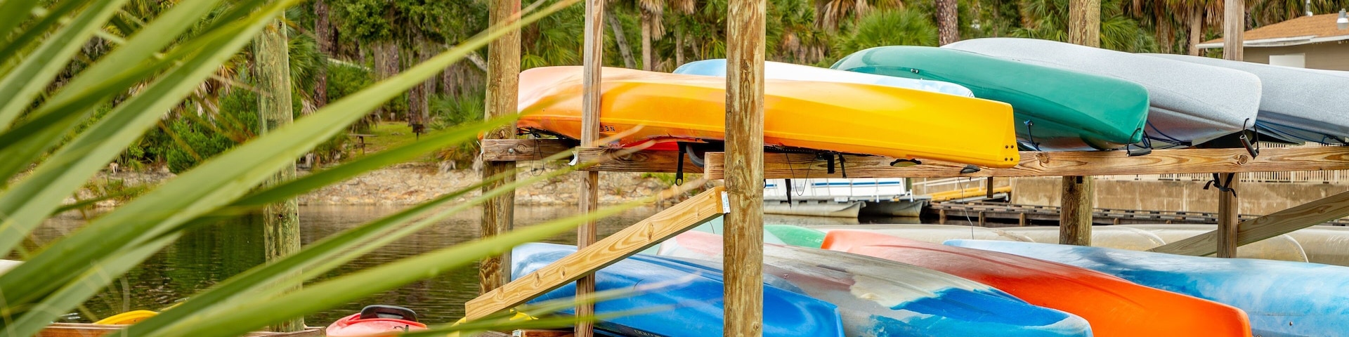 Tomoka State Park showing a lake or waterhole