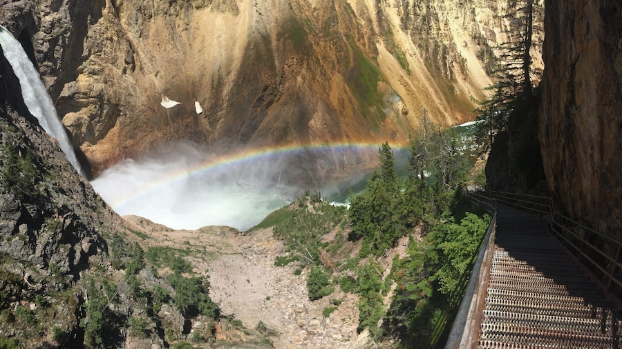 Such a short trail for a beautiful fall and rainbow. #fatrainbow #waterfalls #yellowstone #lifeatexpedia #roadtrip