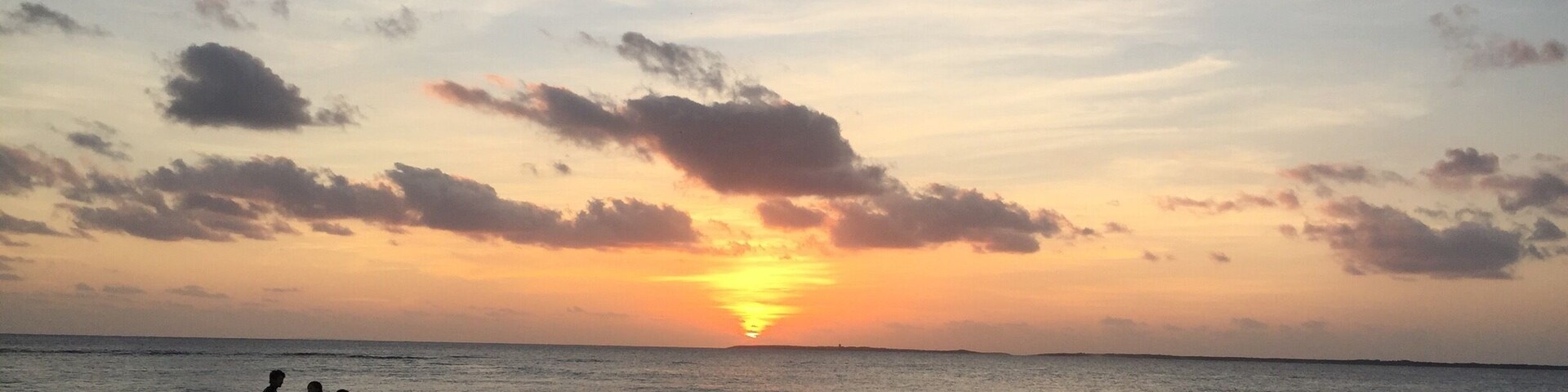 It is the sky and the sea that dyed in the bright sunset.