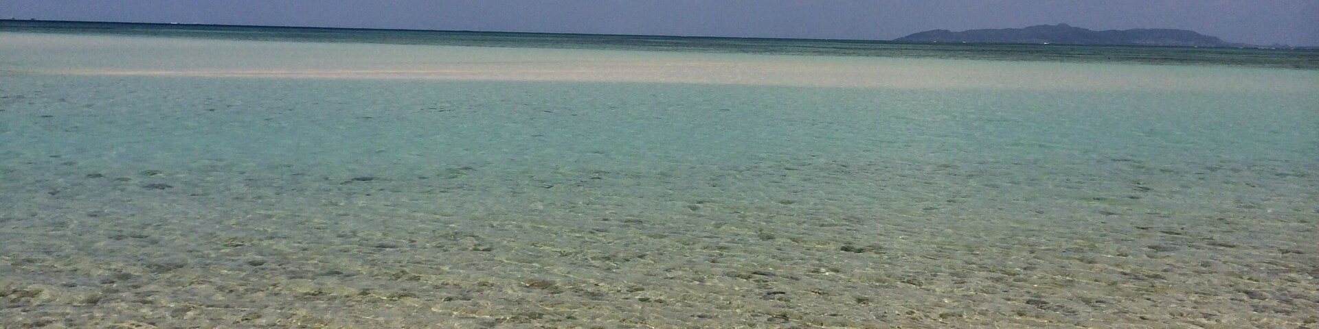 遠浅な海辺