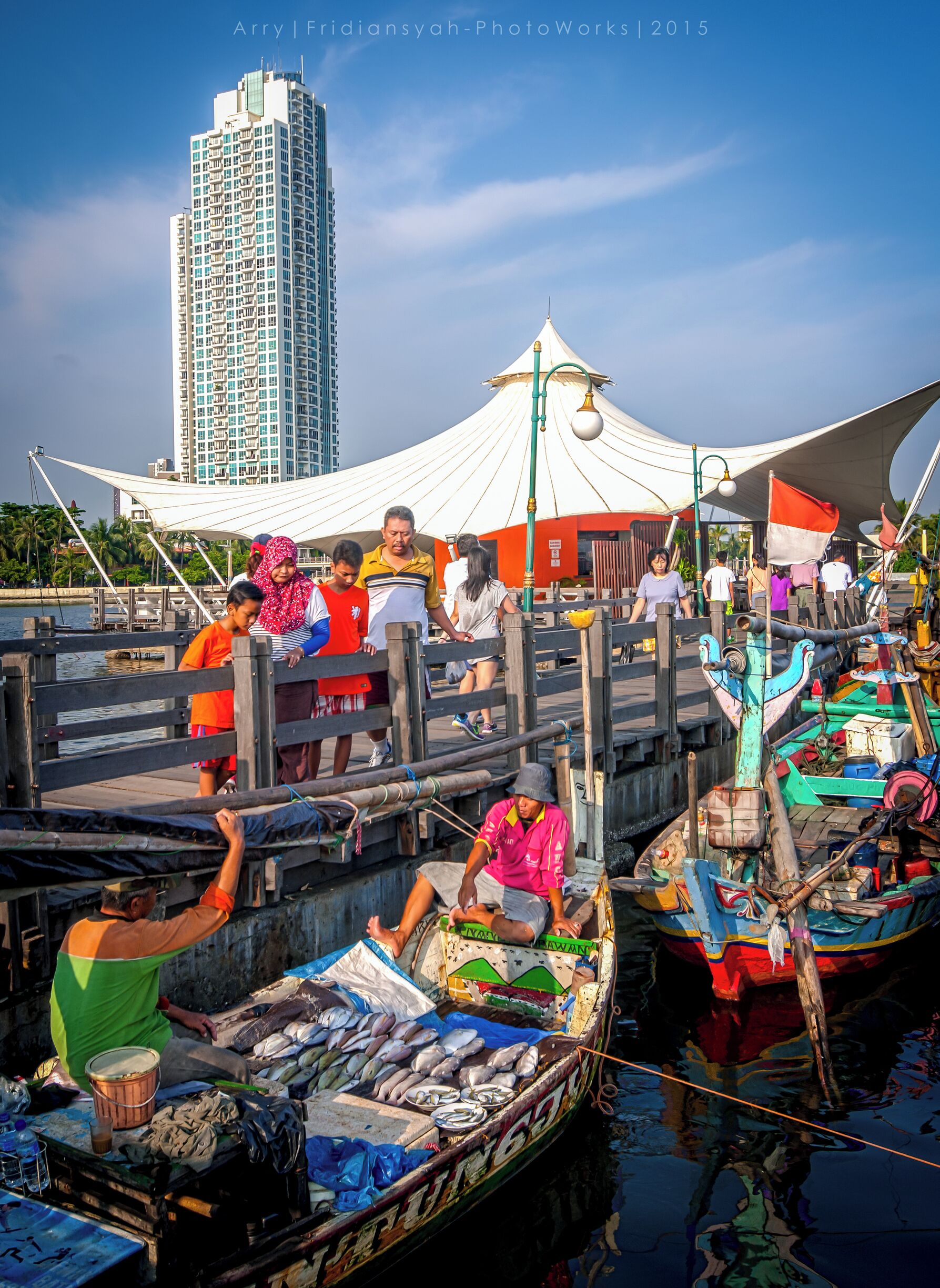 View of saturday and sunday fish market at the bridge of ancol beach pool

Interesting view here because the combination of the traditional market and modernization environment

