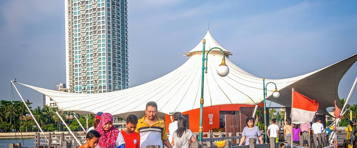 View of saturday and sunday fish market at the bridge of ancol beach pool
Interesting view here because the combination of the traditional market and modernization environment