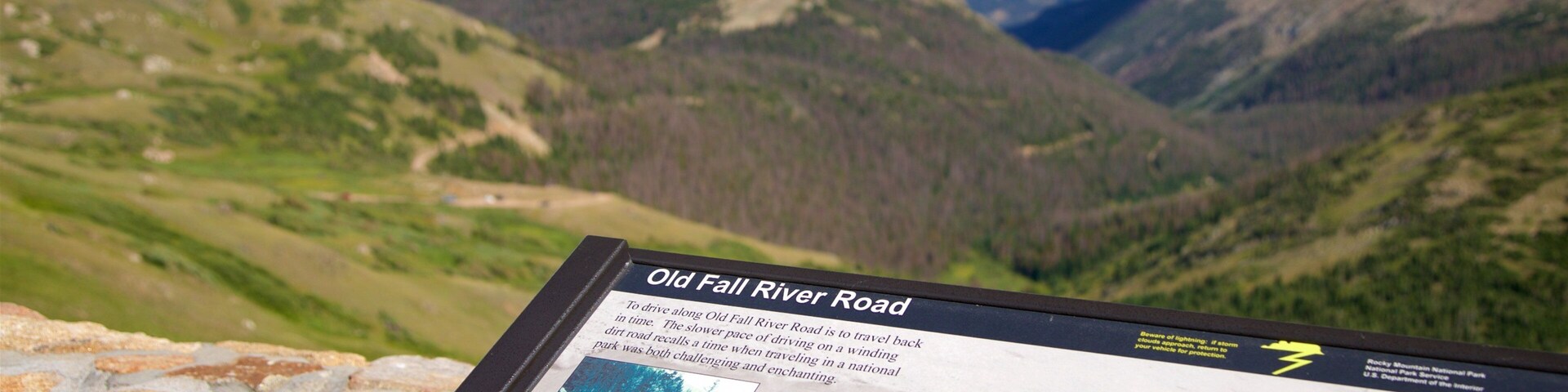 Alpine Visitor Center showing signage and tranquil scenes