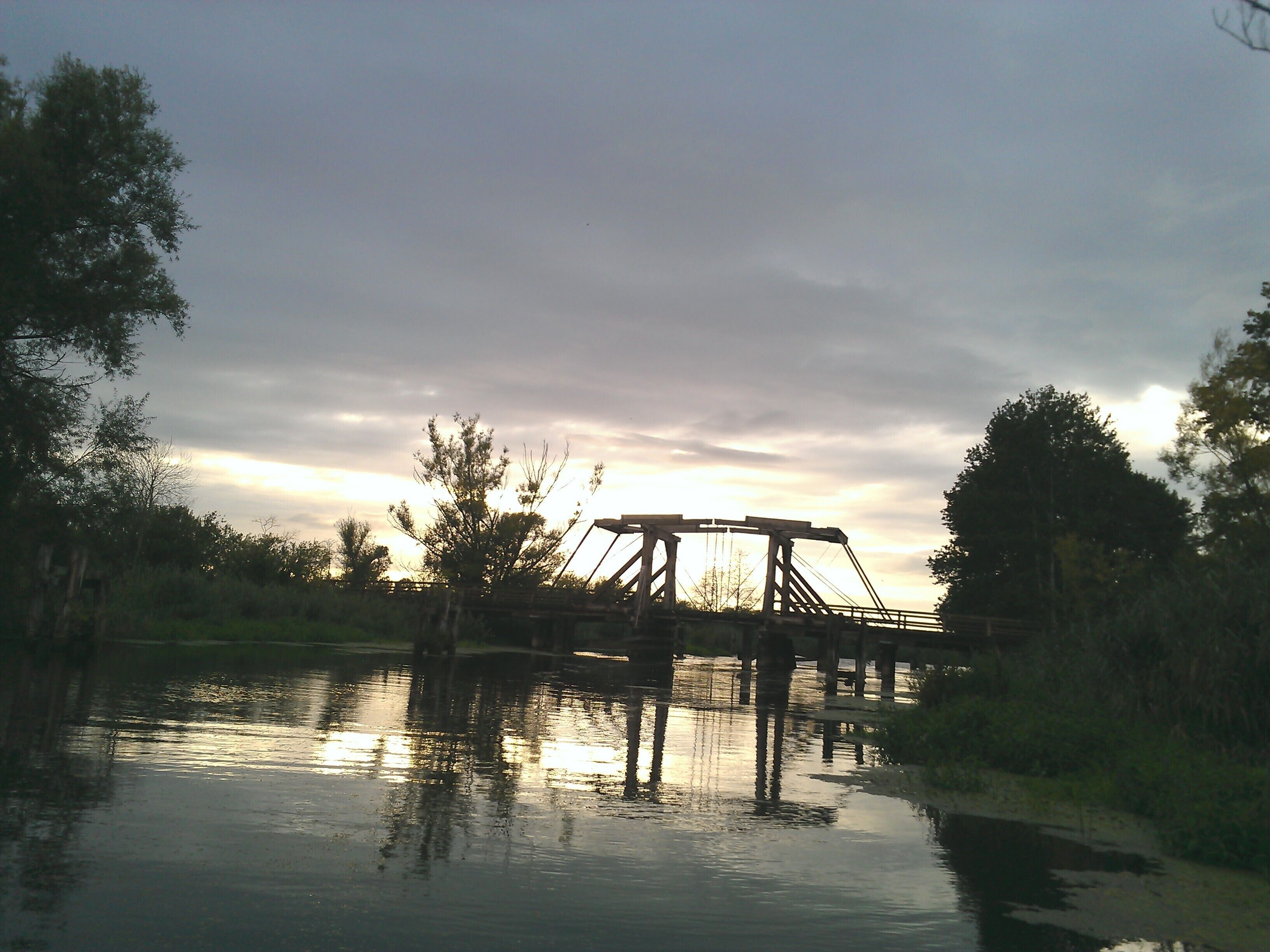 Historische Holz Klappbrücke in im Trebeltal Nehringen