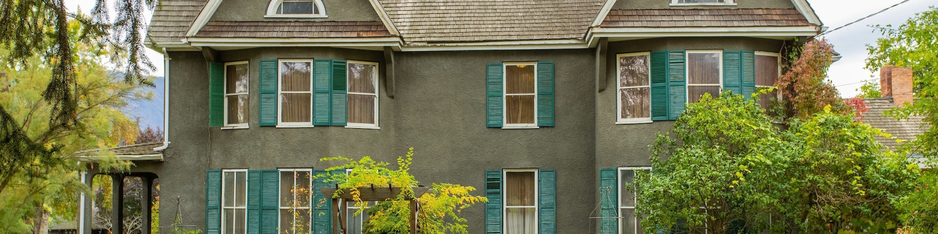 Historic O\'Keefe Ranch showing a house