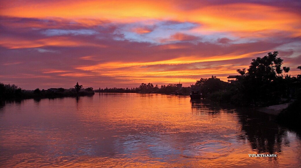 KHOẢNH KHẮC ĐẸP TRÊN SÔNG