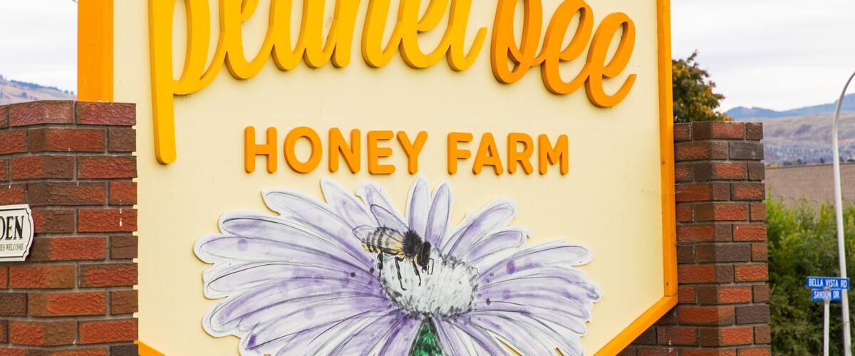 Planet Bee Honey Farm which includes signage