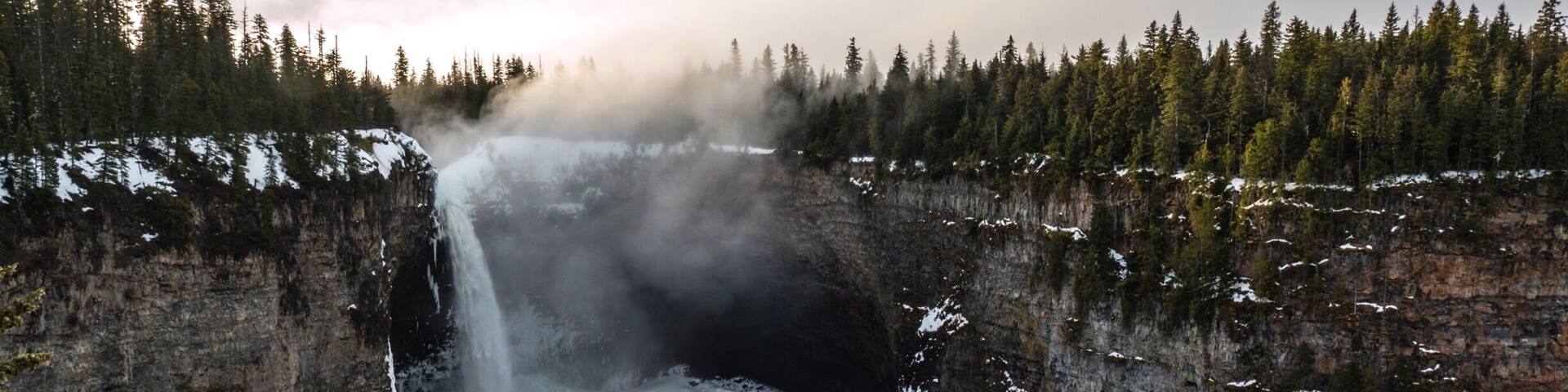 Sunrise is definitely the best time to visit those scenic falls!
#waterfall #hiking #outdoors #beautiful #britishcolumbia