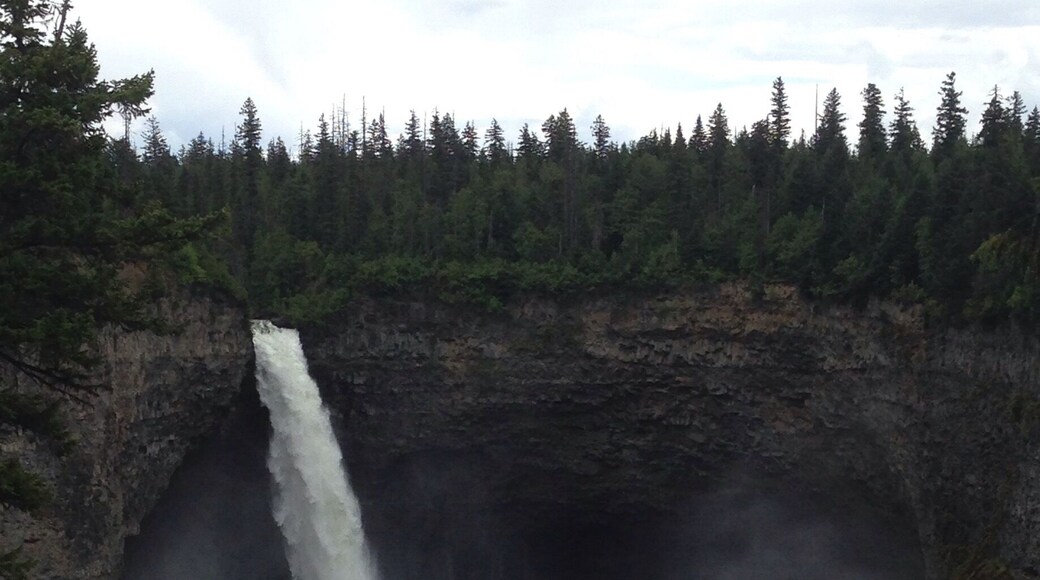 My attempt at trying to zoom into the cave below. The water is so cold that there still sits snow next to it. In the winter I heard that these falls will actually freeze into a solid mass as if it's frozen in time.