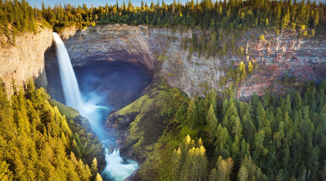 Helmcken Falls in Wells Gray Provincial Park, BC, Canada