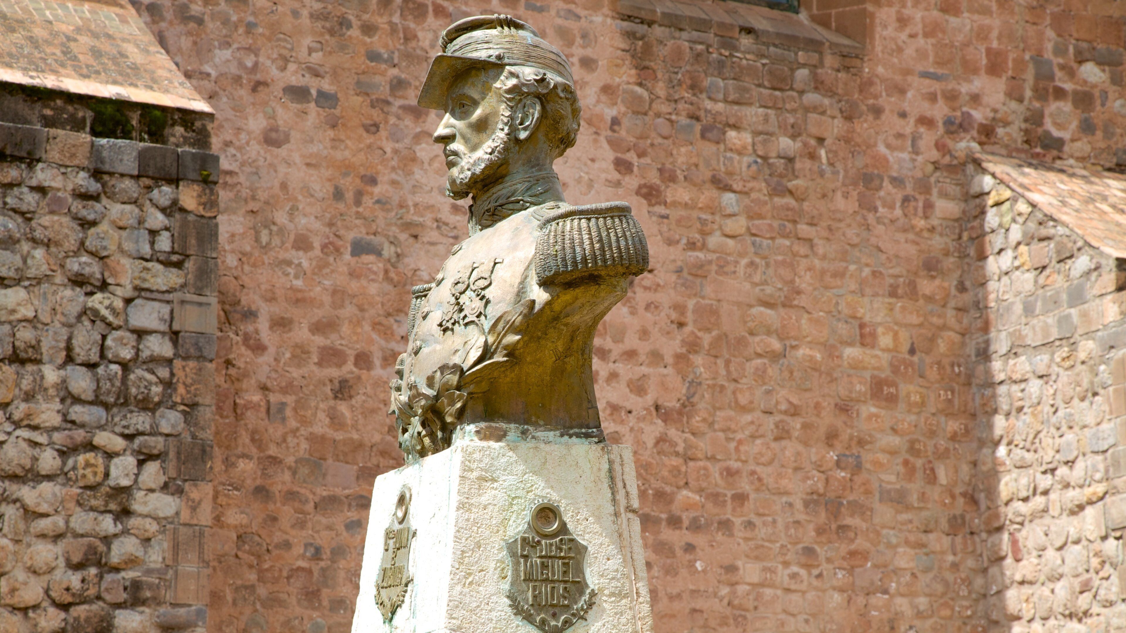 La Merced Church showing a statue or sculpture
