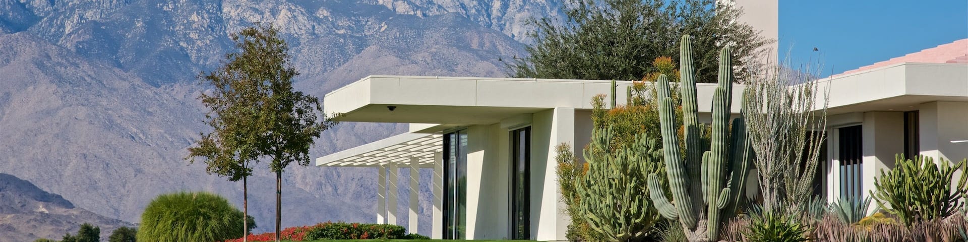 Sunnylands Center and Gardens showing a house