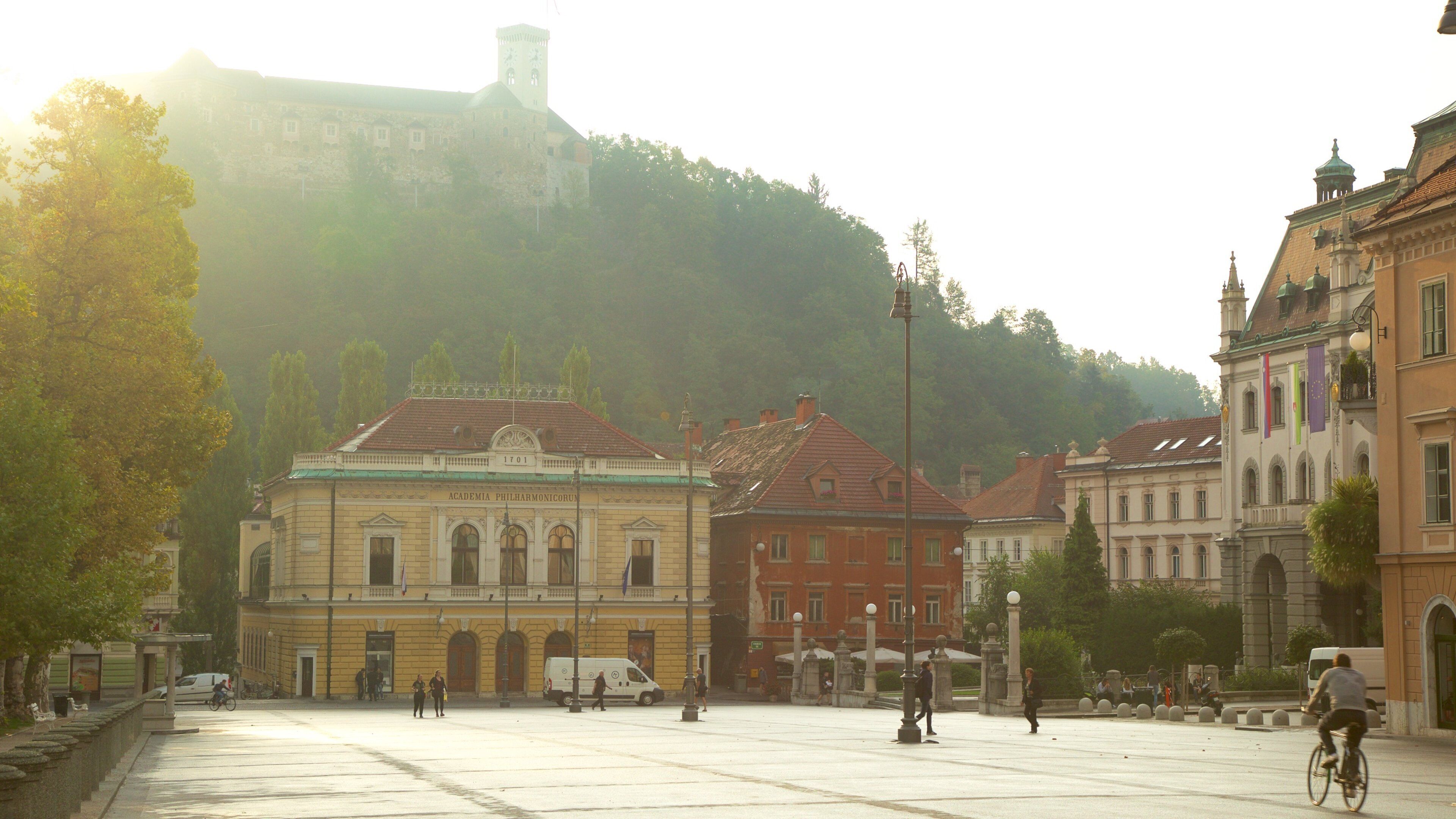 Praça do Congresso que incluye un parque o plaza, ciclismo y patrimonio de arquitectura