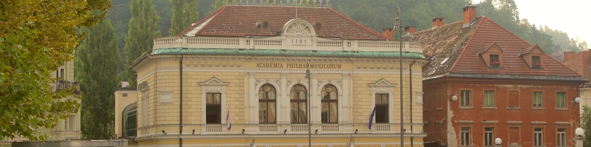 Congress Square which includes a square or plaza
