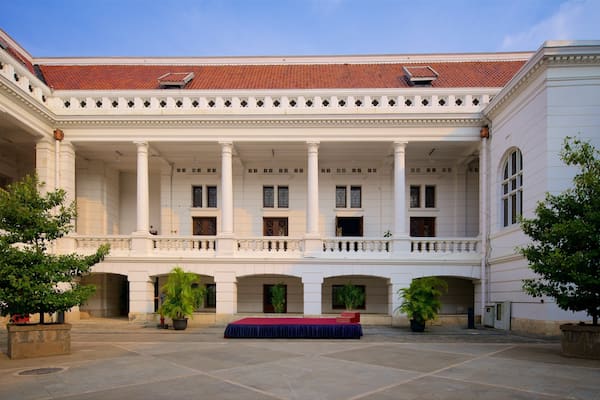 Museum Bank Indonesia showing a square or plaza and heritage architecture