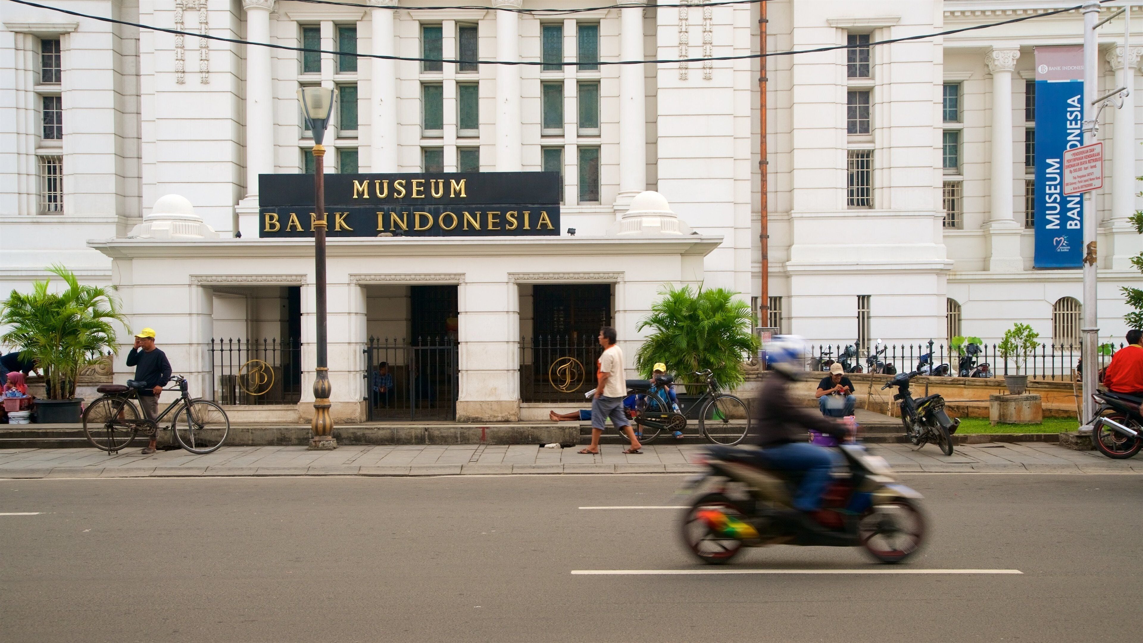 A street with a building labeled 'Museum Bank Indonesia'.