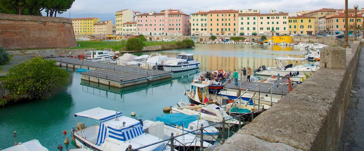 Venezia Nuova which includes a bay or harbor