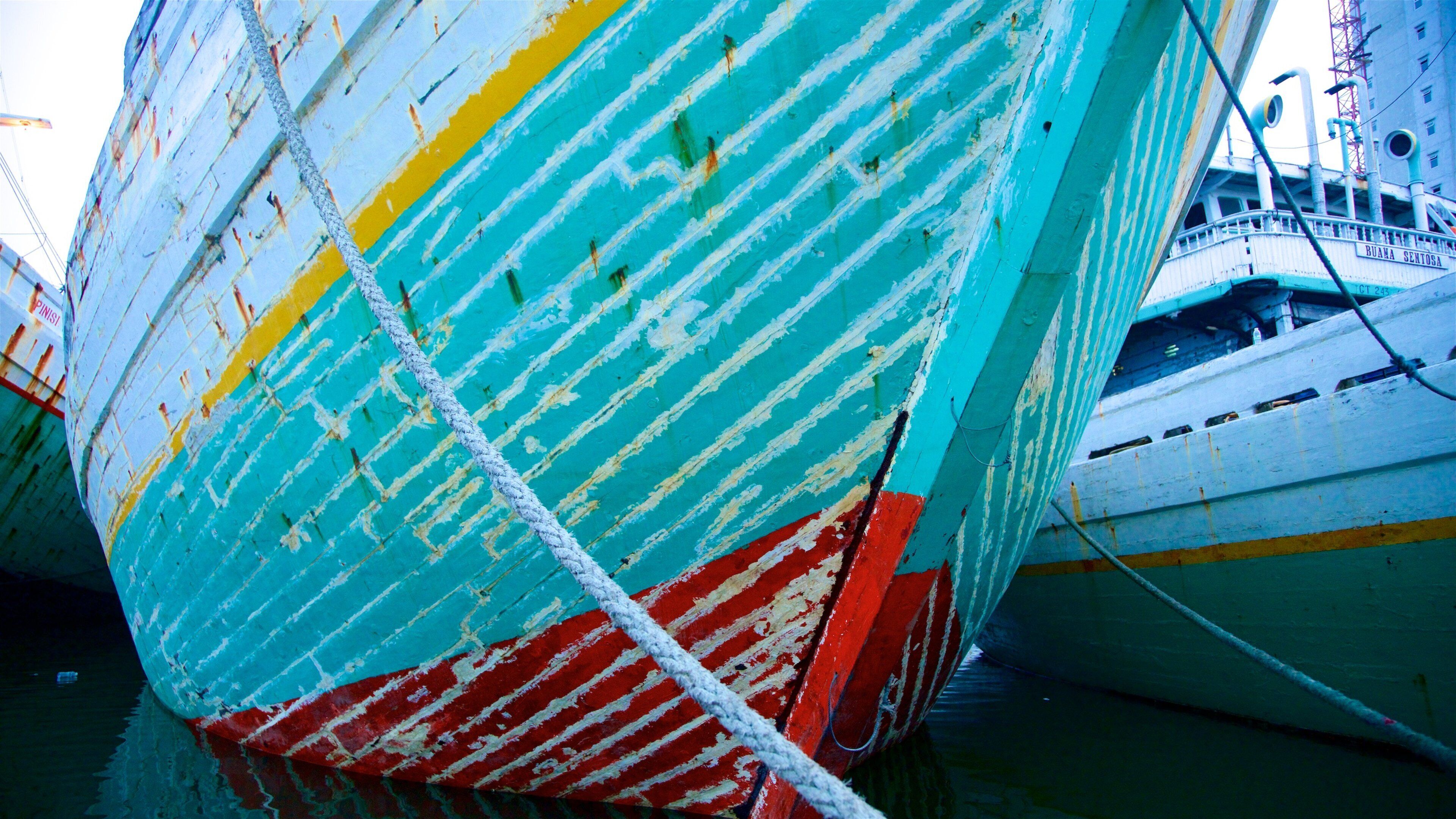 Sunda Kelapa featuring lahti tai satama