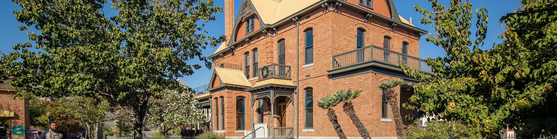 Rosson House Museum featuring a house