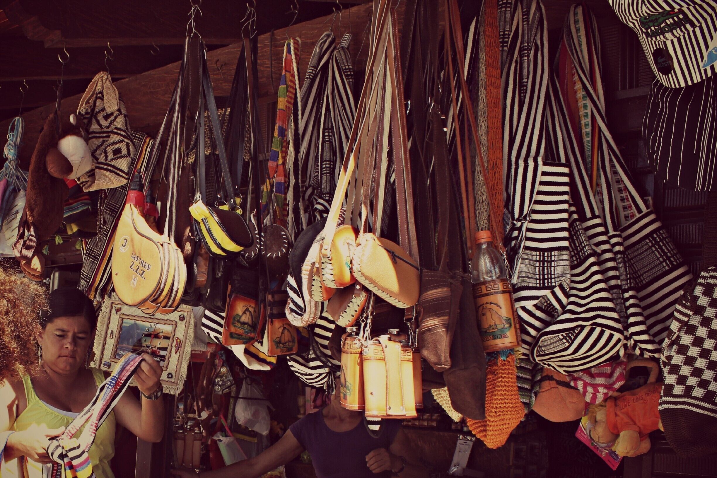 When visiting La Piedra... A true wonder of Earth,  not just Colombia... You need to buy a souvenir because you'd want to brag about where you went... At the foot of the rock you can find many small tents with hundreds of typical Colombian crafts, like these bags #Market 