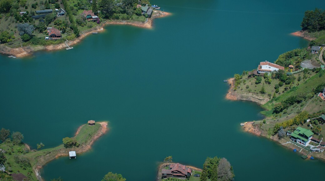The beautifully clear turquoise view, after those 650+ steps to the top.
#waterlust #blue #worthit
P.S. My thoughts on Guatapé (in Romanian)--
https://bit.ly/33UyMBi