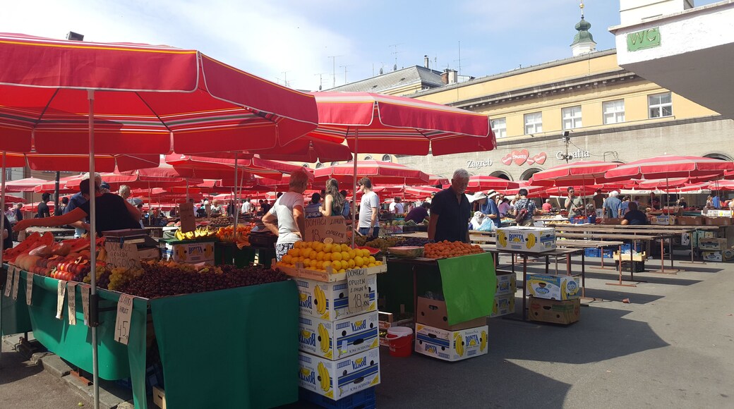 Dolac Market is a daily, outdoor farmer's market located in the Old Town that connects the upper and lower parts of the town.
-2018