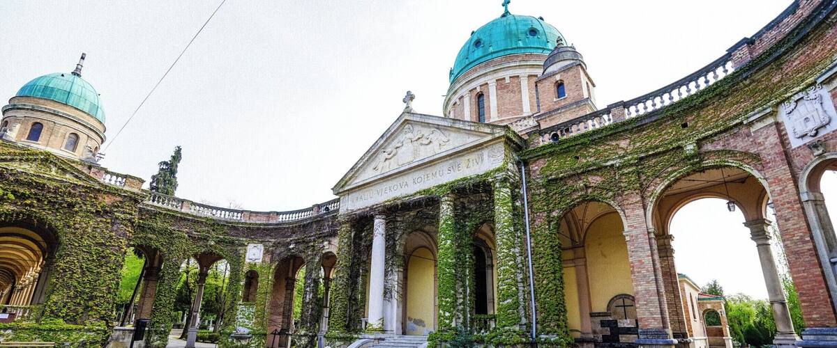The most beautiful cetemery you could ever visit. It is not just beautiful but the area is also extensive. There're some famous Croatians buried here too. #Zagreb #Croatia