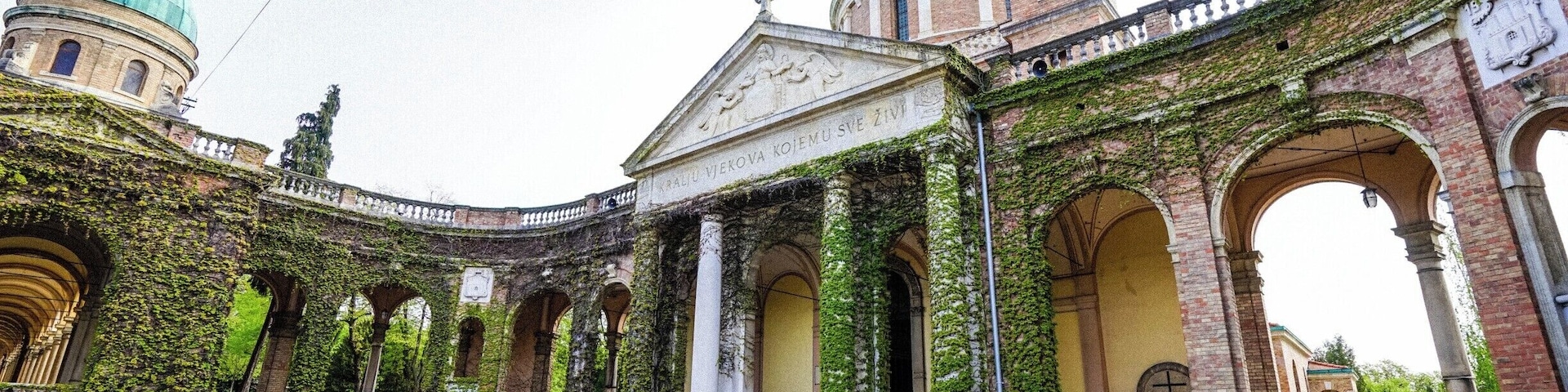 The most beautiful cetemery you could ever visit. It is not just beautiful but the area is also extensive. There're some famous Croatians buried here too. #Zagreb #Croatia