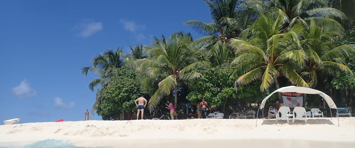 A piece of paradise in the Caribbean - Rocky Caye Beach is a short boat ride from San Andres in Colombia. Walk along the white sandy beaches or jump into the clear blue sea! #LifeAtExpedia