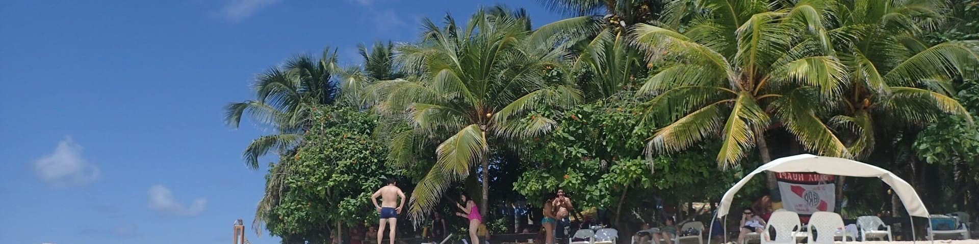 A piece of paradise in the Caribbean - Rocky Caye Beach is a short boat ride from San Andres in Colombia. Walk along the white sandy beaches or jump into the clear blue sea! #LifeAtExpedia