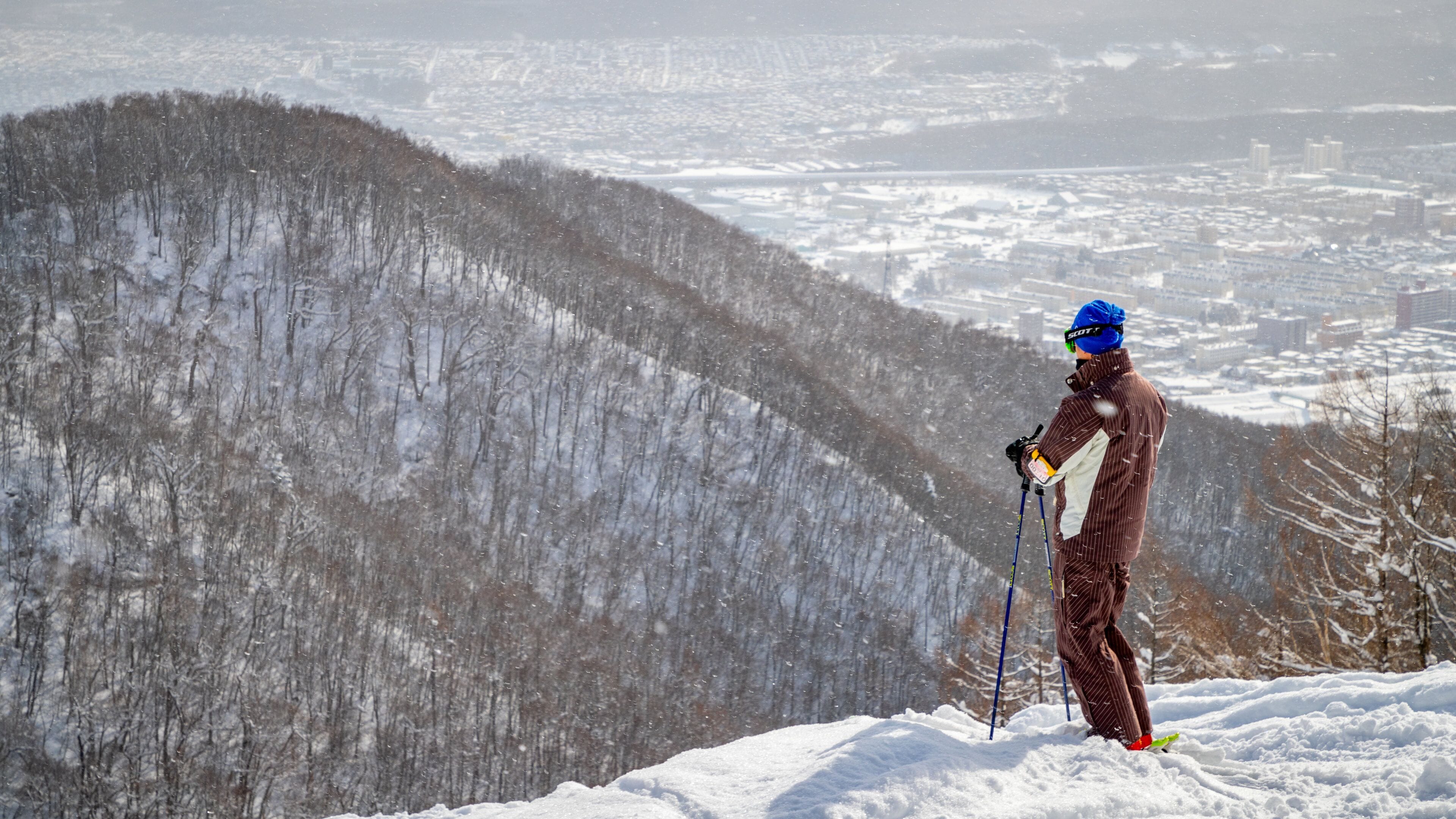 Mount Moiwa showing landscape views, snow and mountains