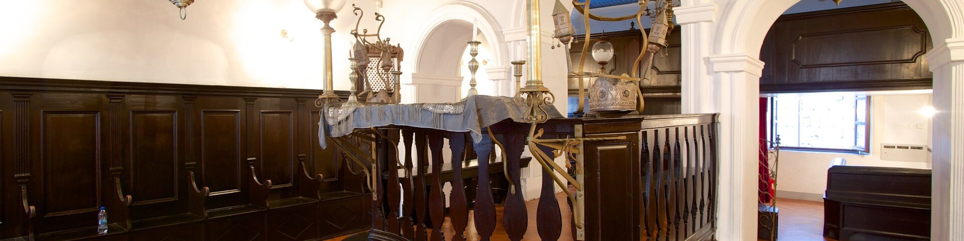 Sinagoga de Dubrovnik que inclui arquitetura de patrimônio e vistas internas