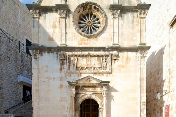 St. Saviour Church mit einem Kirche oder Kathedrale